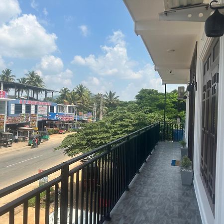 Sns Guest House Galewela Екстериор снимка