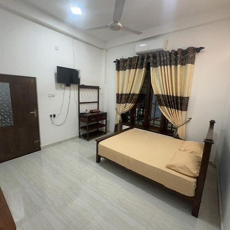 Sns Guest House Galewela Екстериор снимка