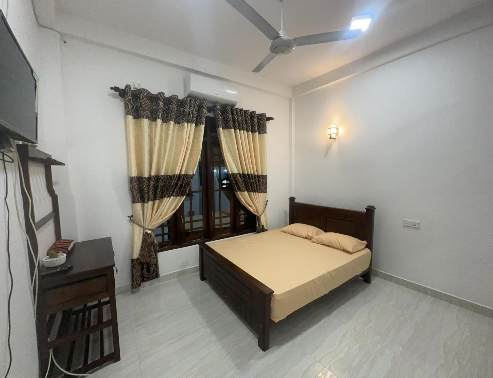 Sns Guest House Galewela Екстериор снимка